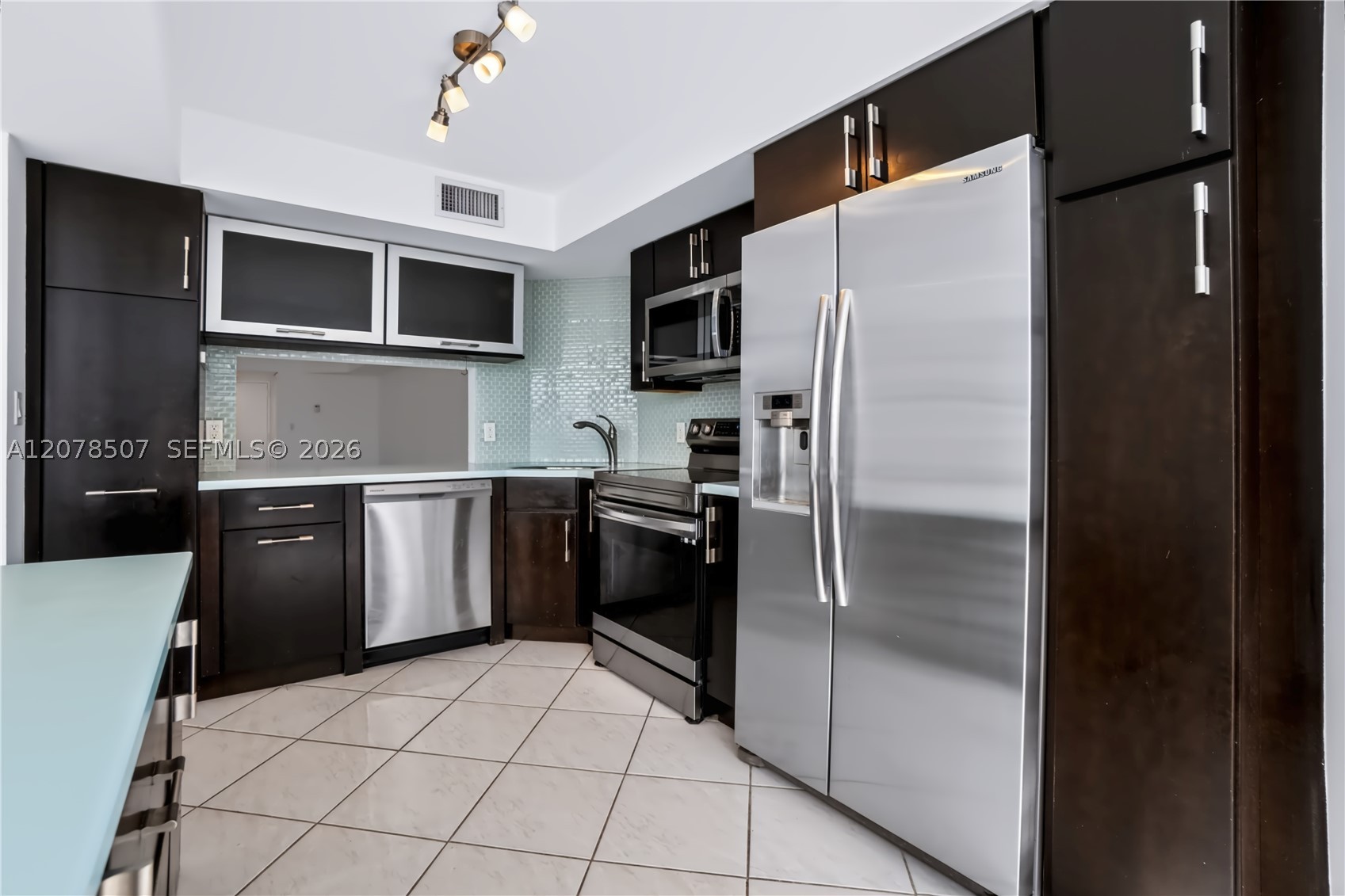 6423 Collins Ave #1702 Miami Beach, FL 33141