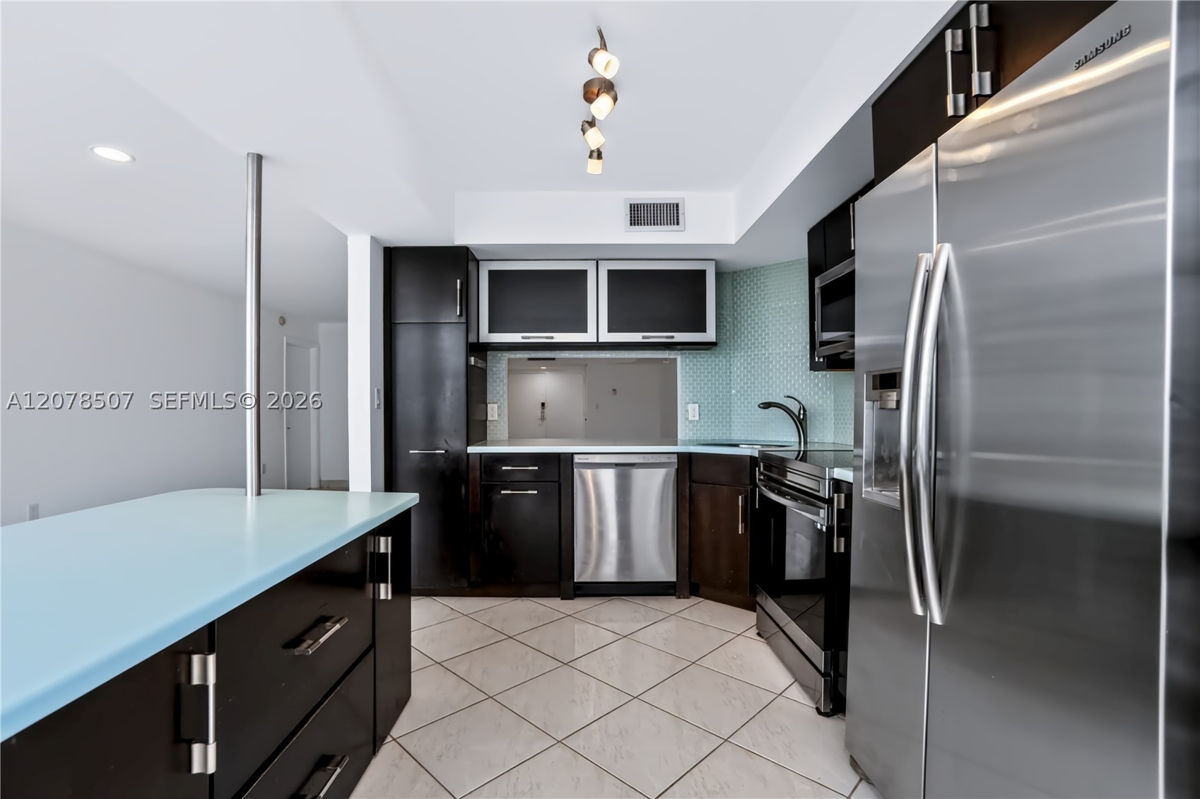 6423 Collins Ave #1702 Miami Beach, FL 33141