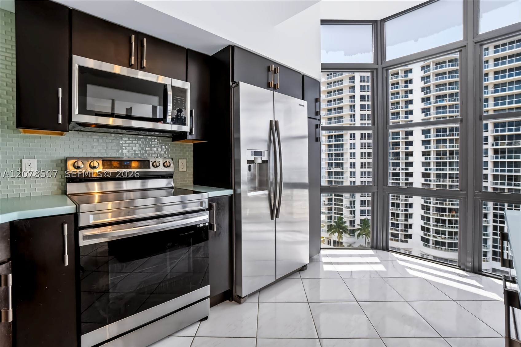 6423 Collins Ave #1702 Miami Beach, FL 33141