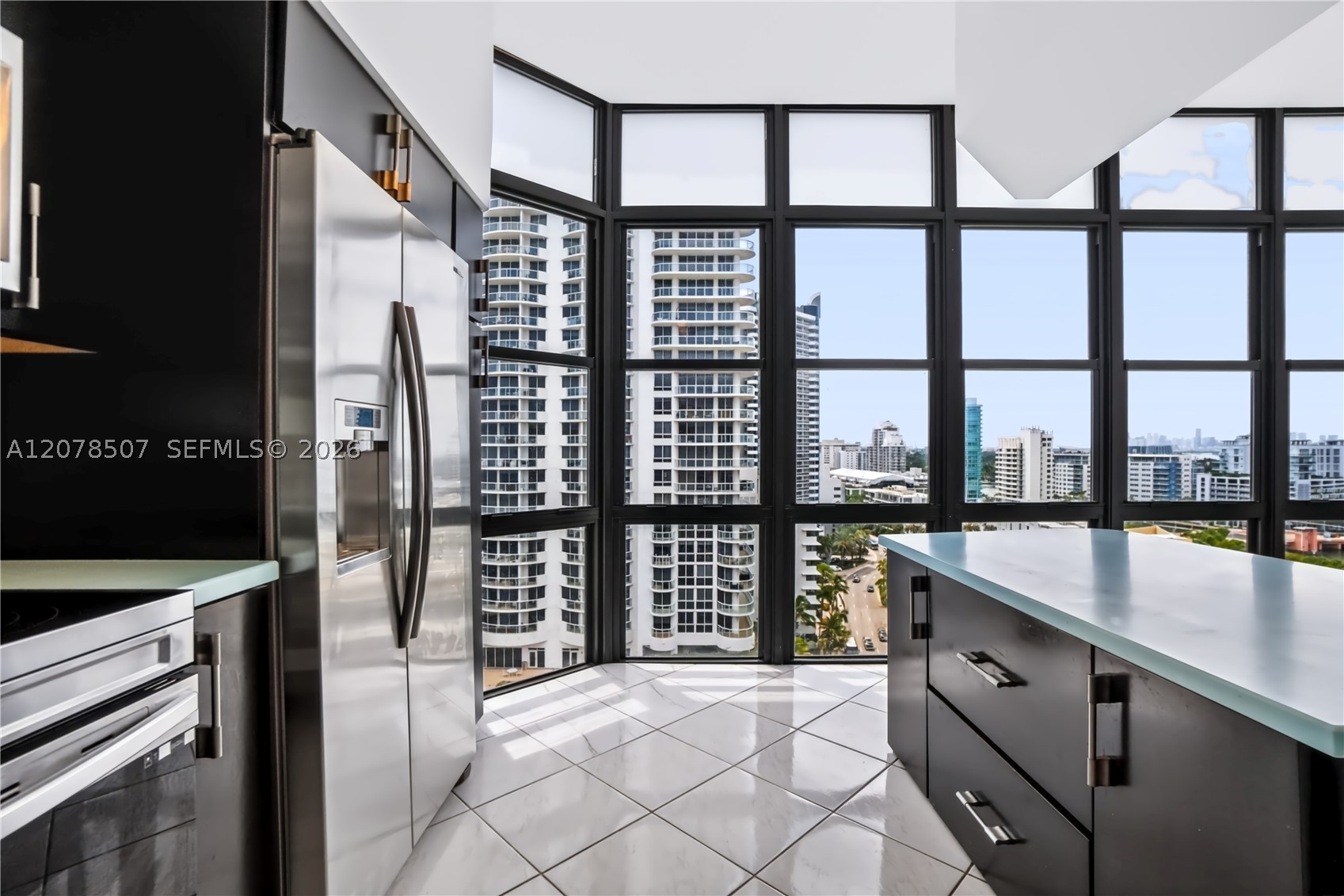 6423 Collins Ave #1702 Miami Beach, FL 33141