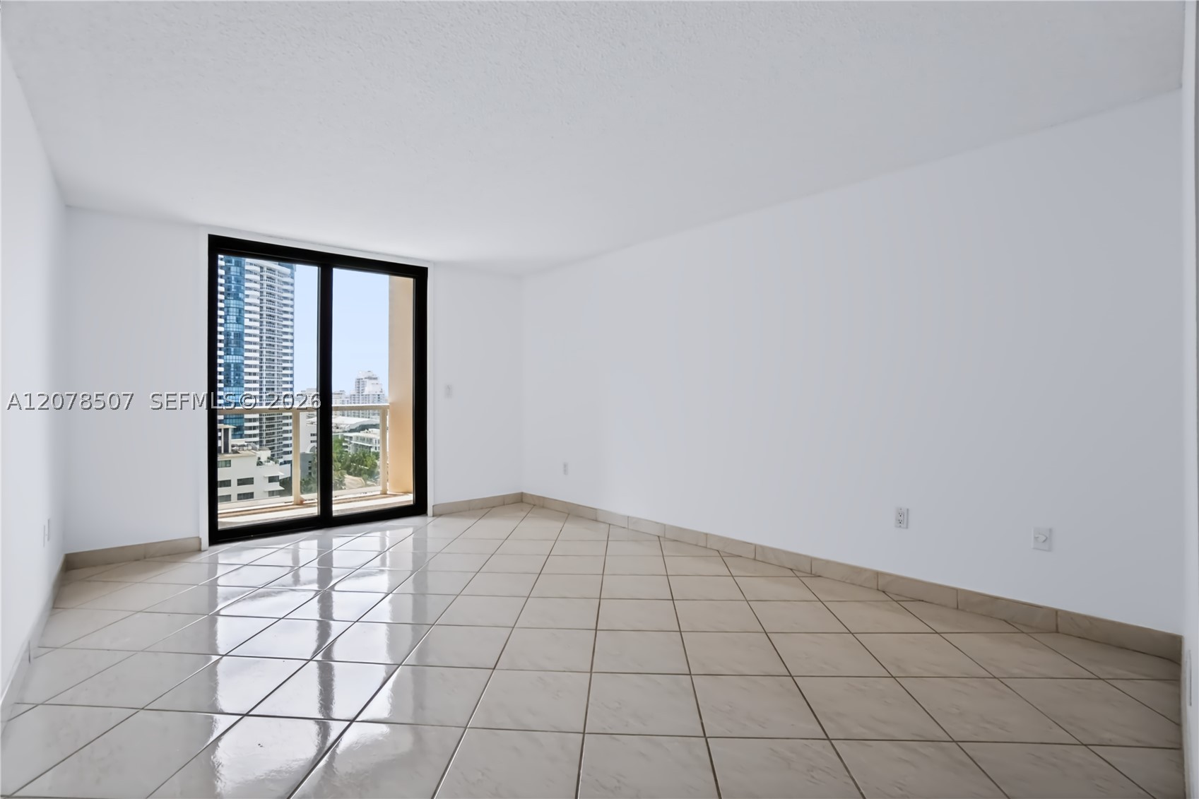 6423 Collins Ave #1702 Miami Beach, FL 33141