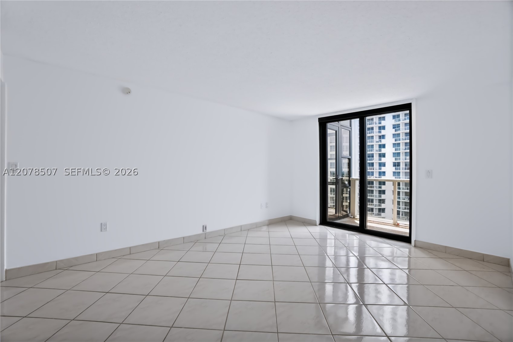 6423 Collins Ave #1702 Miami Beach, FL 33141