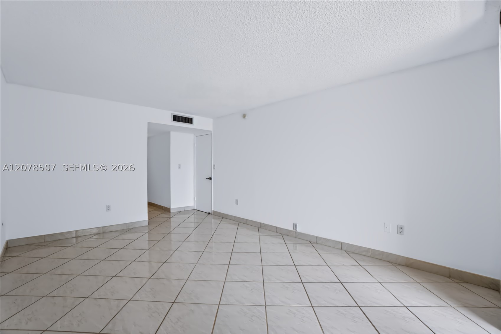 6423 Collins Ave #1702 Miami Beach, FL 33141