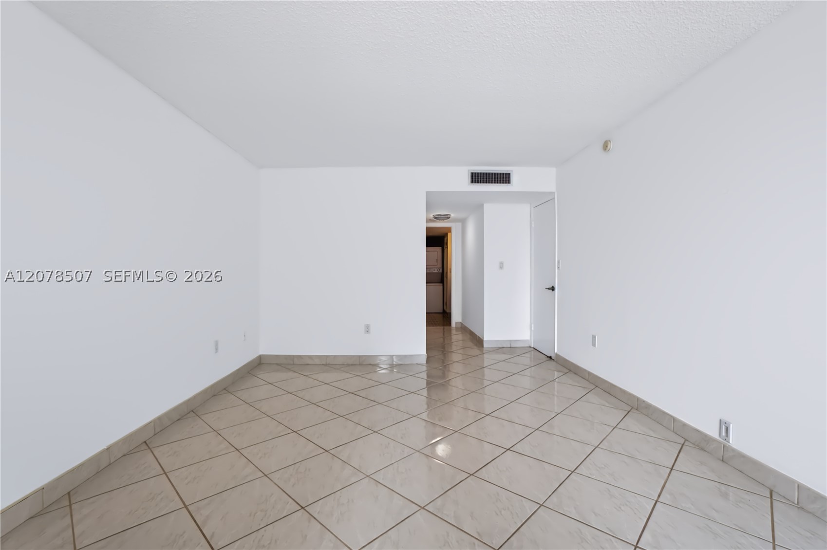 6423 Collins Ave #1702 Miami Beach, FL 33141