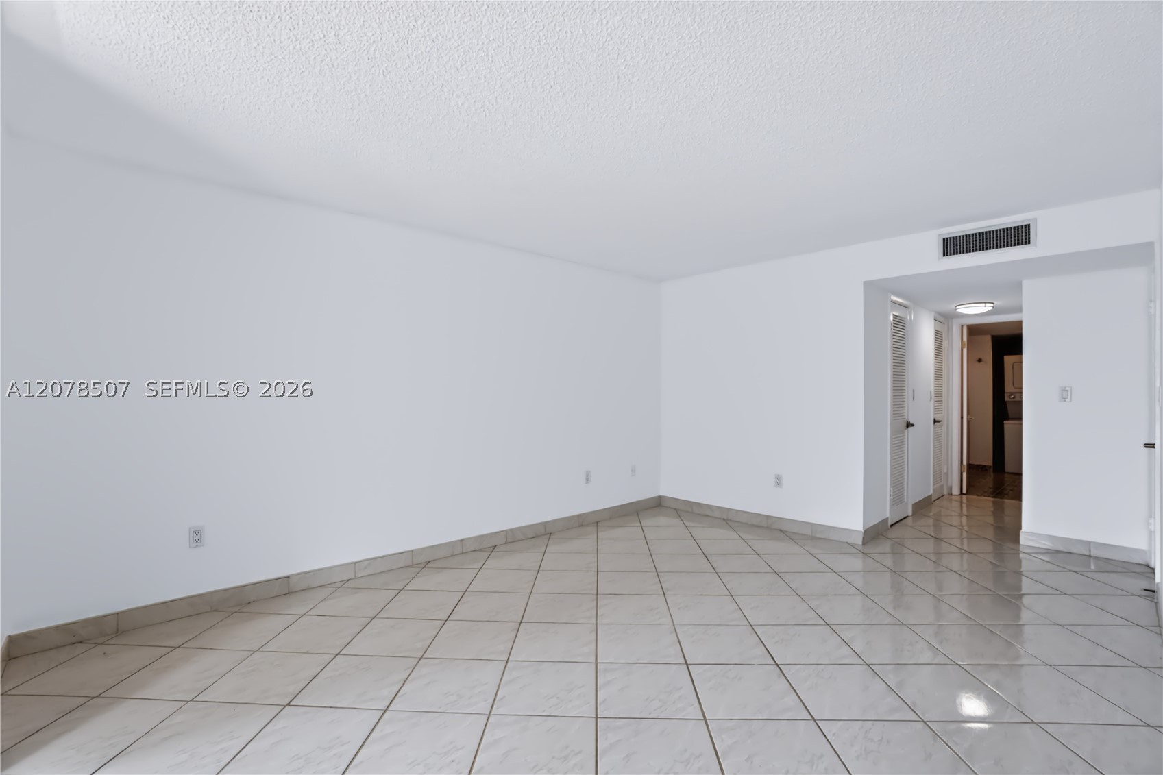 6423 Collins Ave #1702 Miami Beach, FL 33141