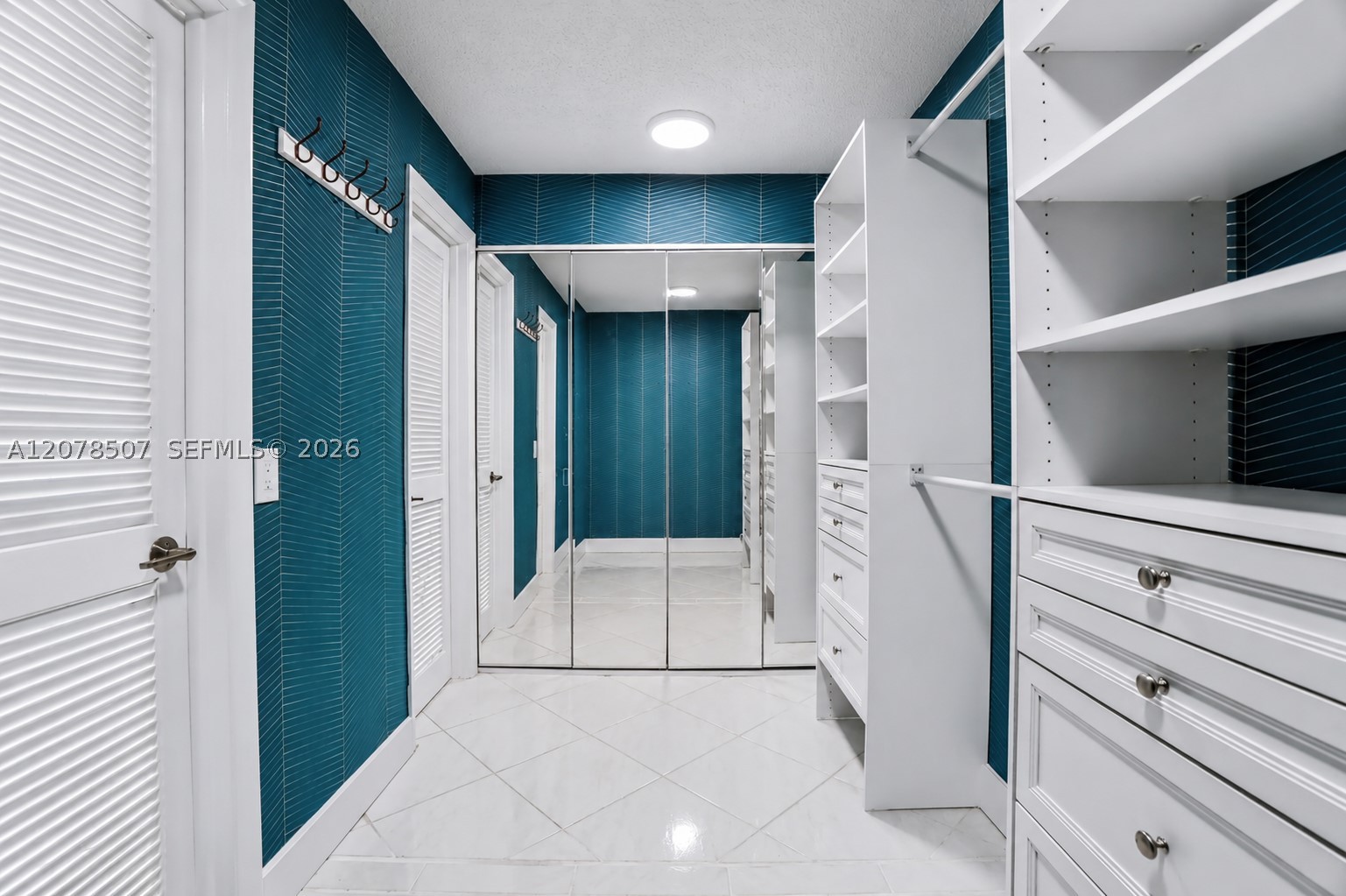 6423 Collins Ave #1702 Miami Beach, FL 33141