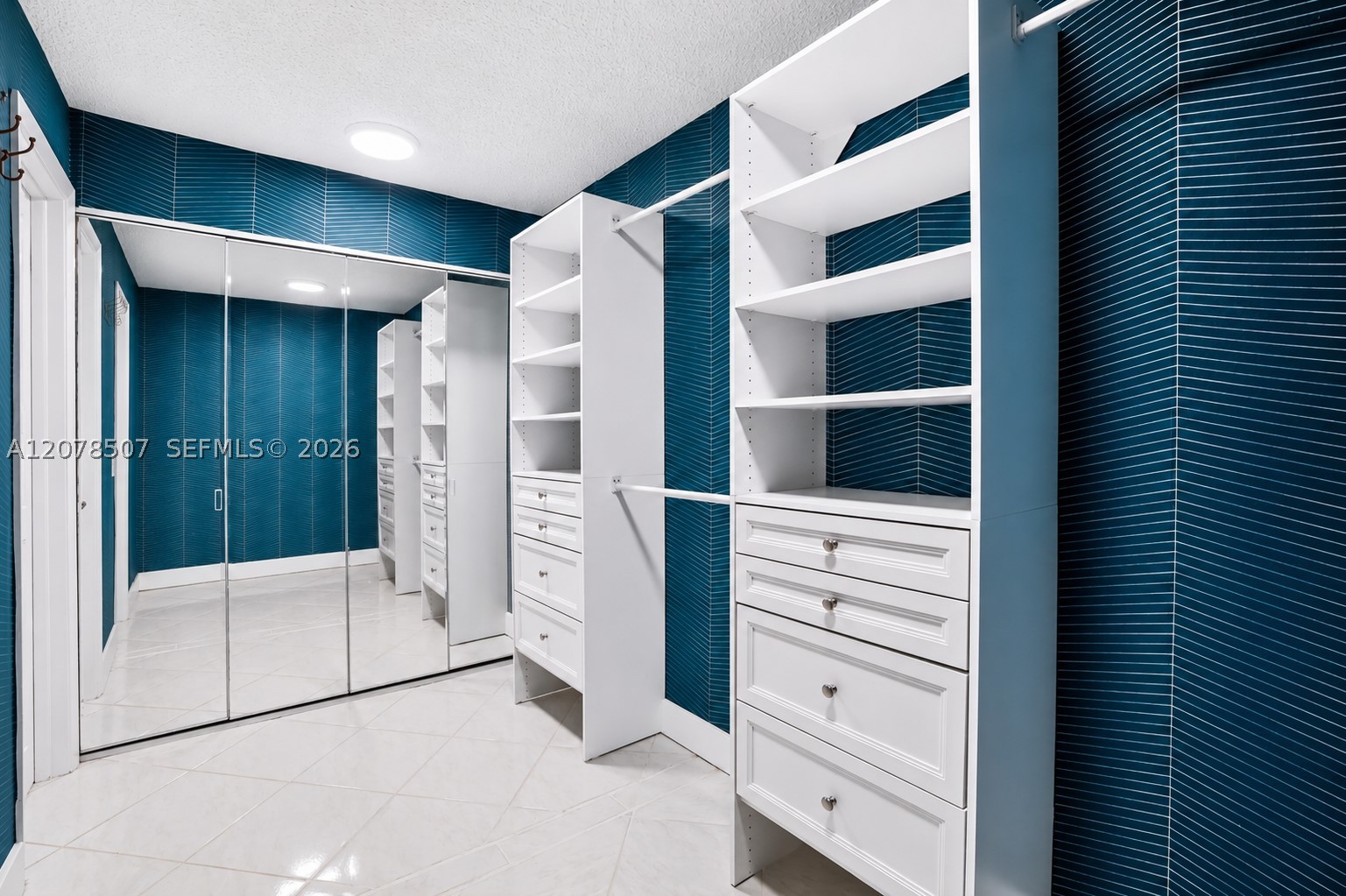 6423 Collins Ave #1702 Miami Beach, FL 33141