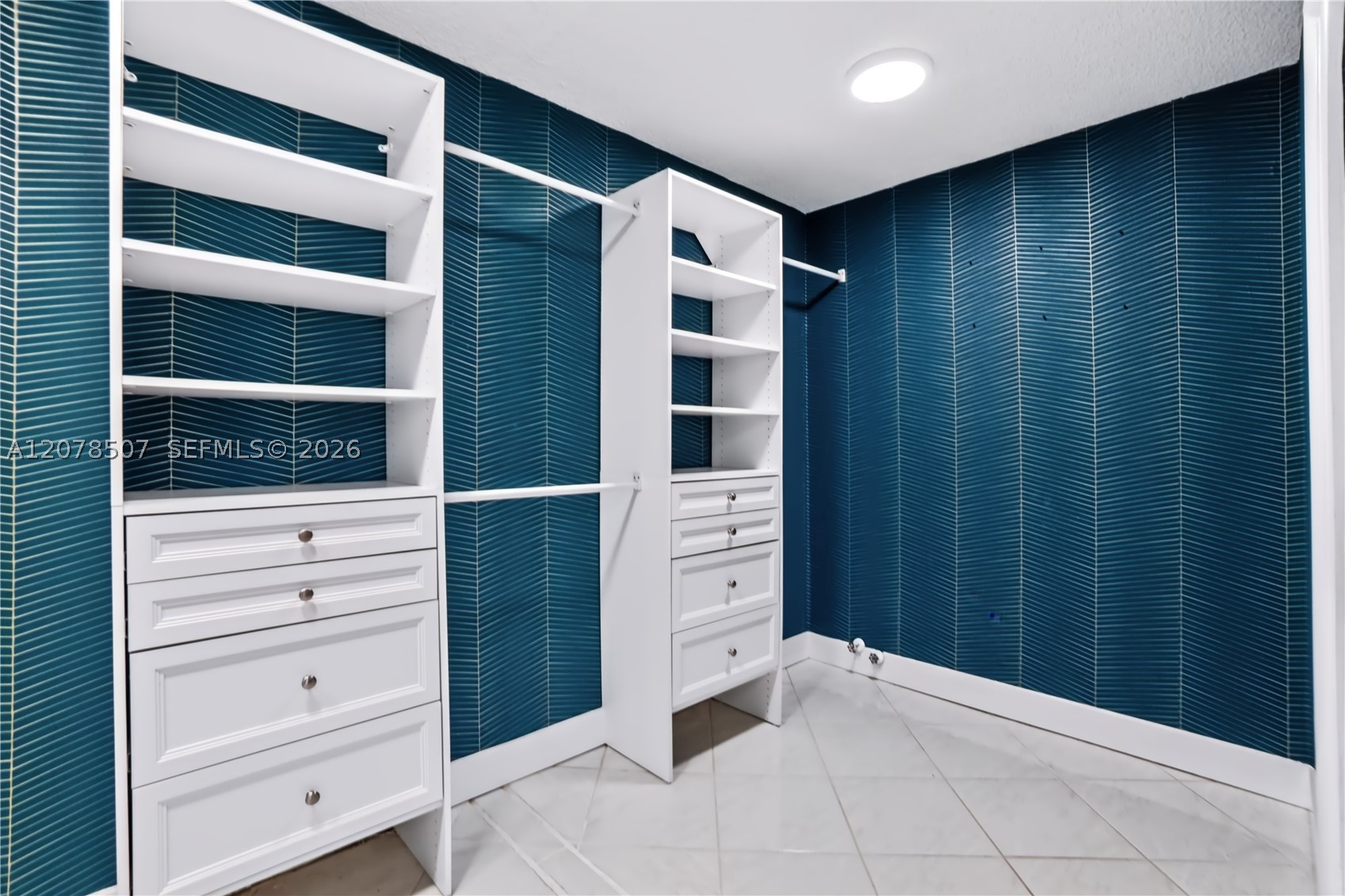 6423 Collins Ave #1702 Miami Beach, FL 33141