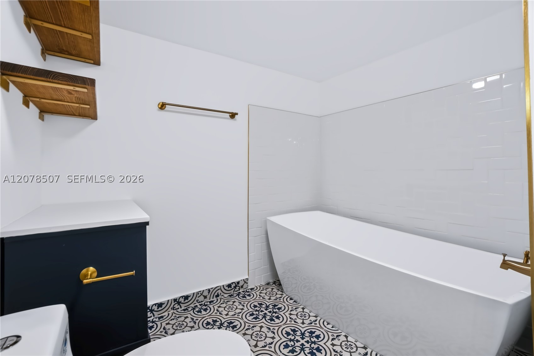 6423 Collins Ave #1702 Miami Beach, FL 33141