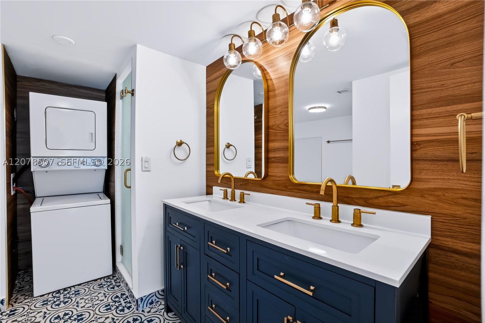 6423 Collins Ave #1702 Miami Beach, FL 33141