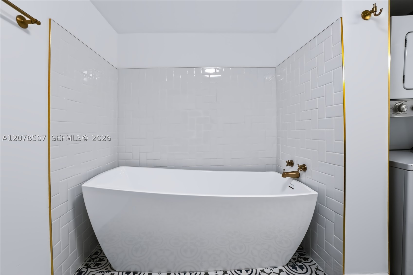 6423 Collins Ave #1702 Miami Beach, FL 33141