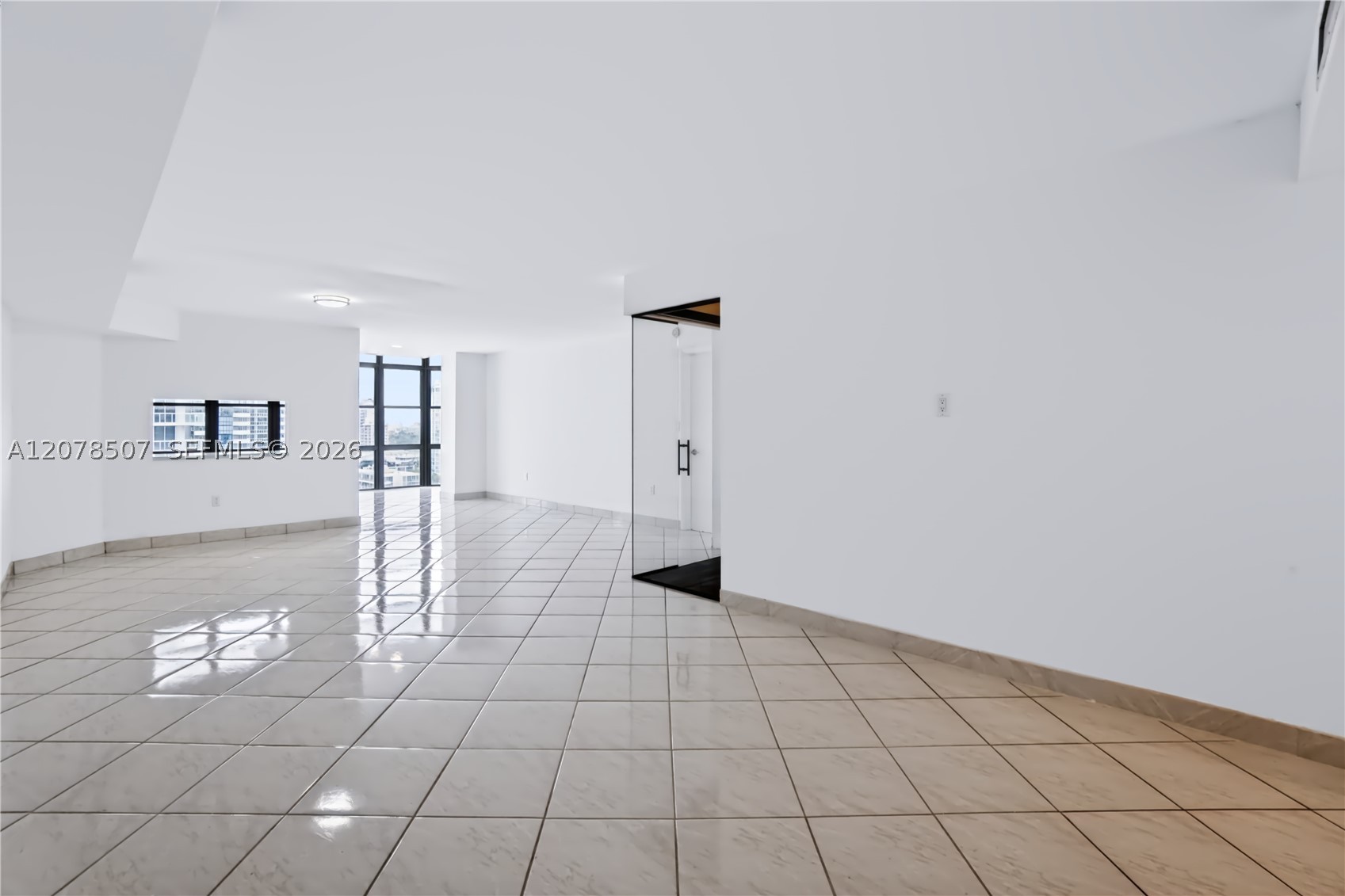 6423 Collins Ave #1702 Miami Beach, FL 33141