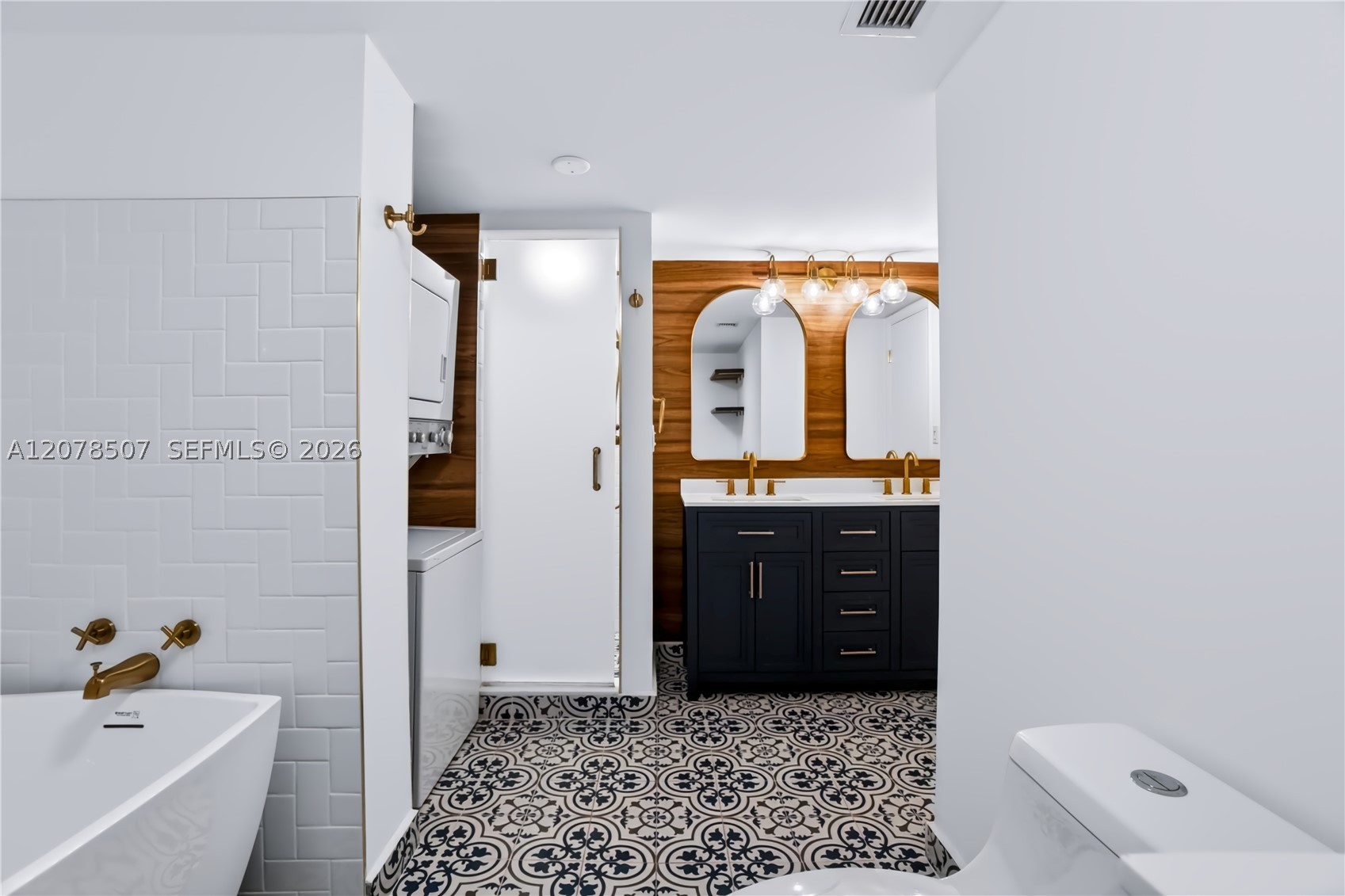 6423 Collins Ave #1702 Miami Beach, FL 33141
