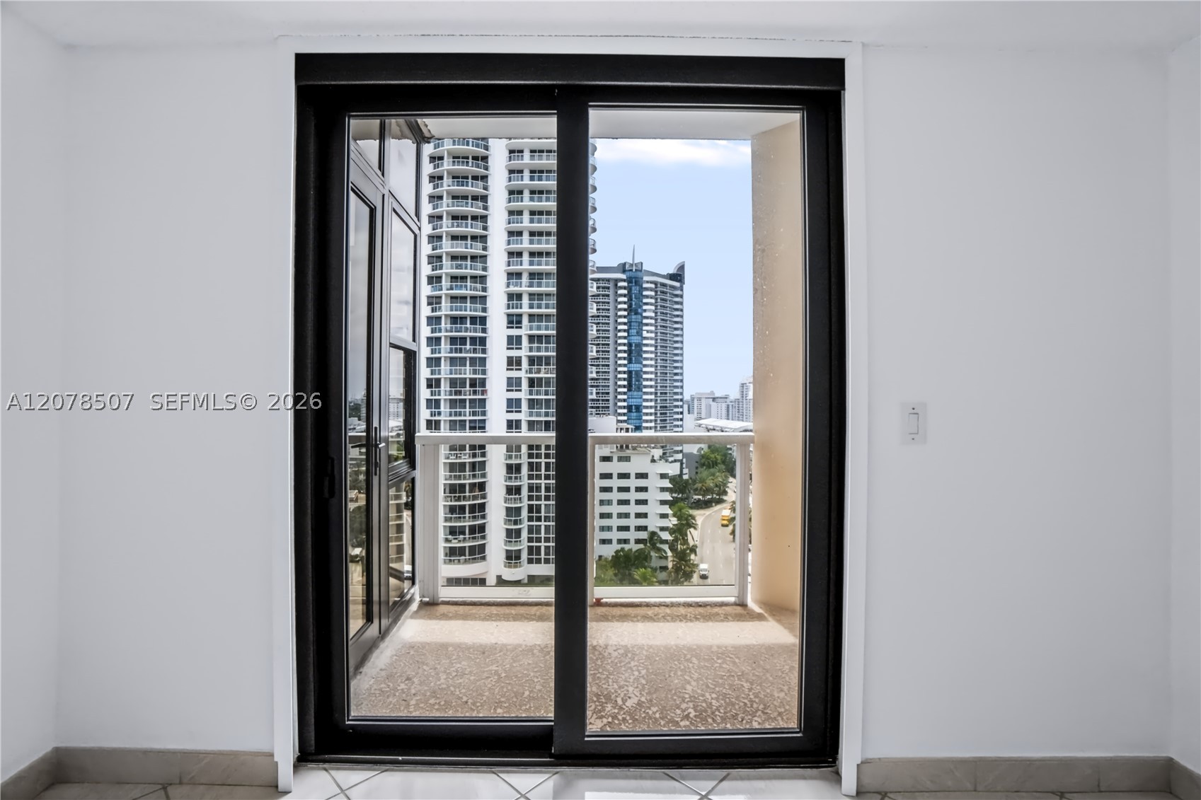 6423 Collins Ave #1702 Miami Beach, FL 33141