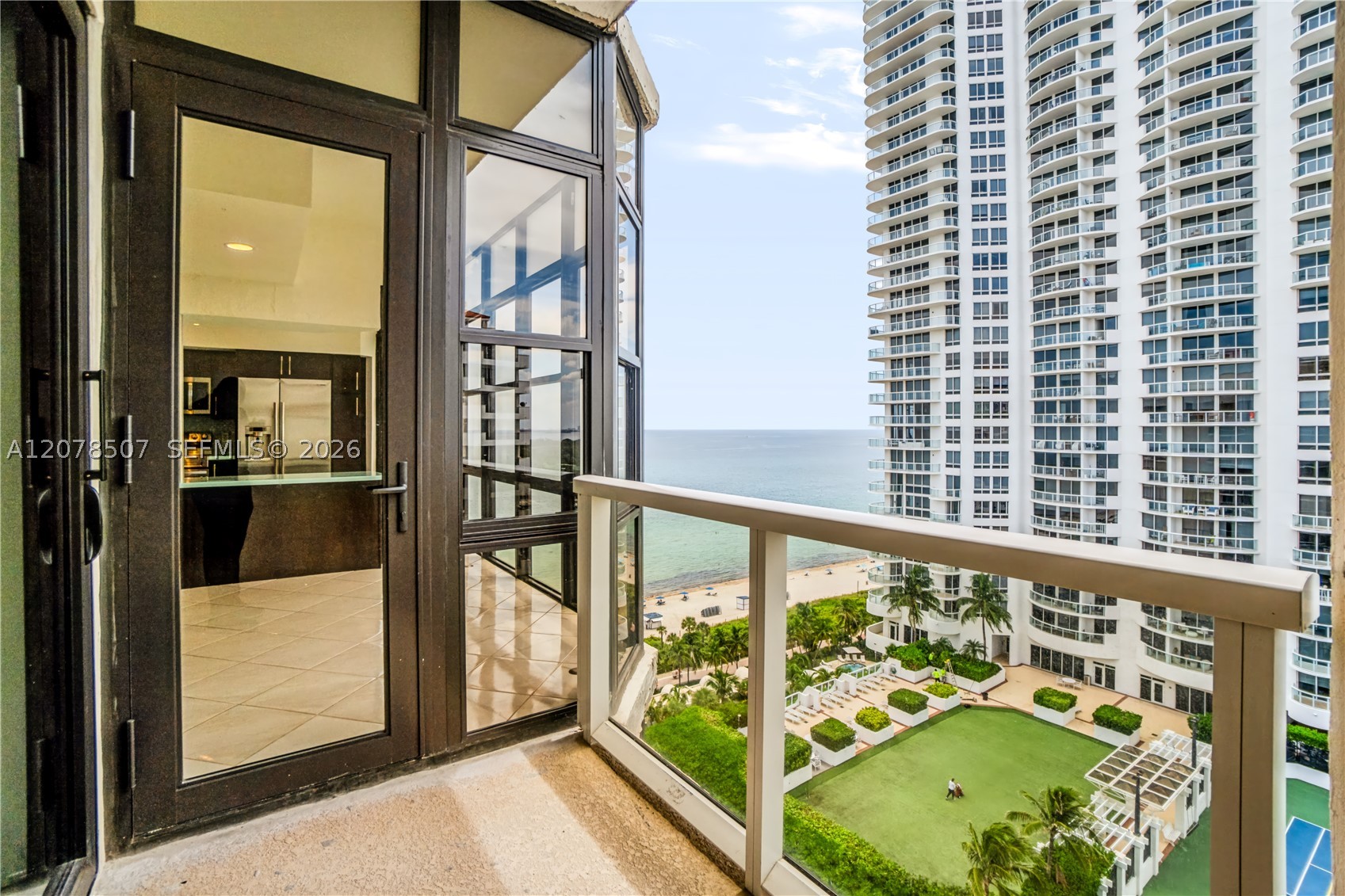 6423 Collins Ave #1702 Miami Beach, FL 33141