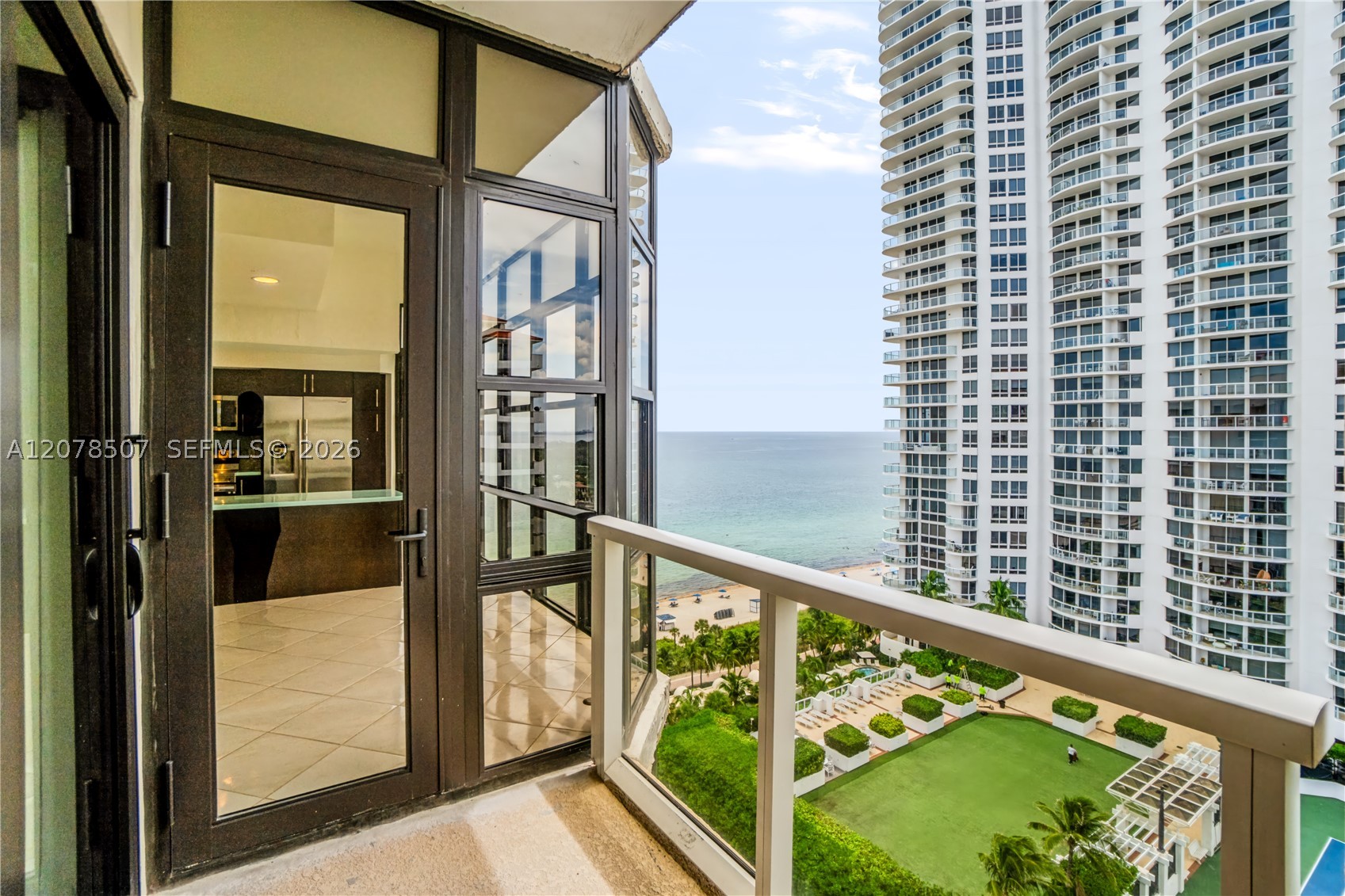 6423 Collins Ave #1702 Miami Beach, FL 33141