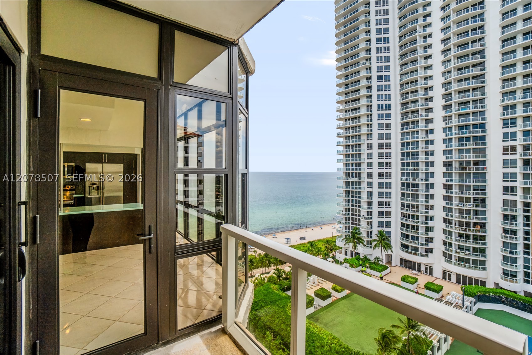 6423 Collins Ave #1702 Miami Beach, FL 33141