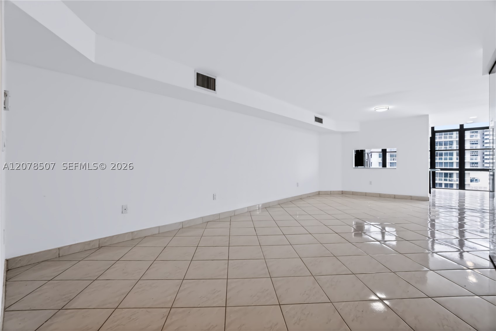 6423 Collins Ave #1702 Miami Beach, FL 33141