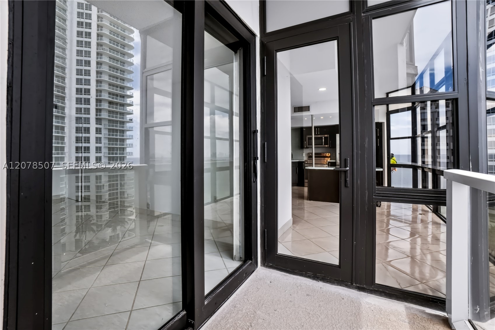 6423 Collins Ave #1702 Miami Beach, FL 33141