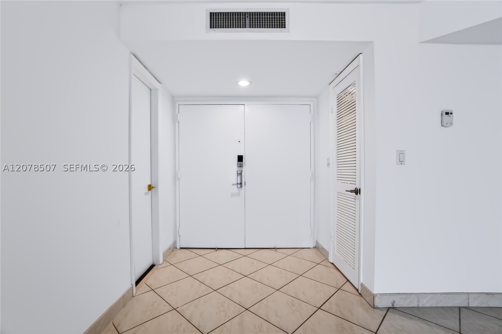 6423 Collins Ave #1702 Miami Beach, FL 33141
