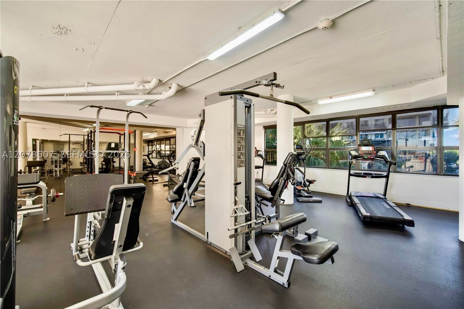 6423 Collins Ave #1702 Miami Beach, FL 33141