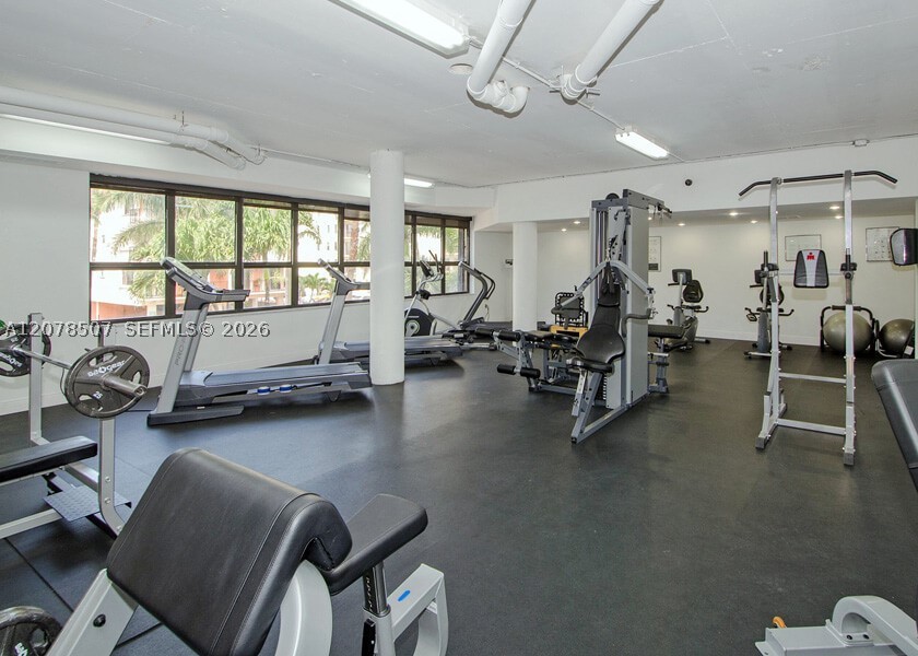 6423 Collins Ave #1702 Miami Beach, FL 33141