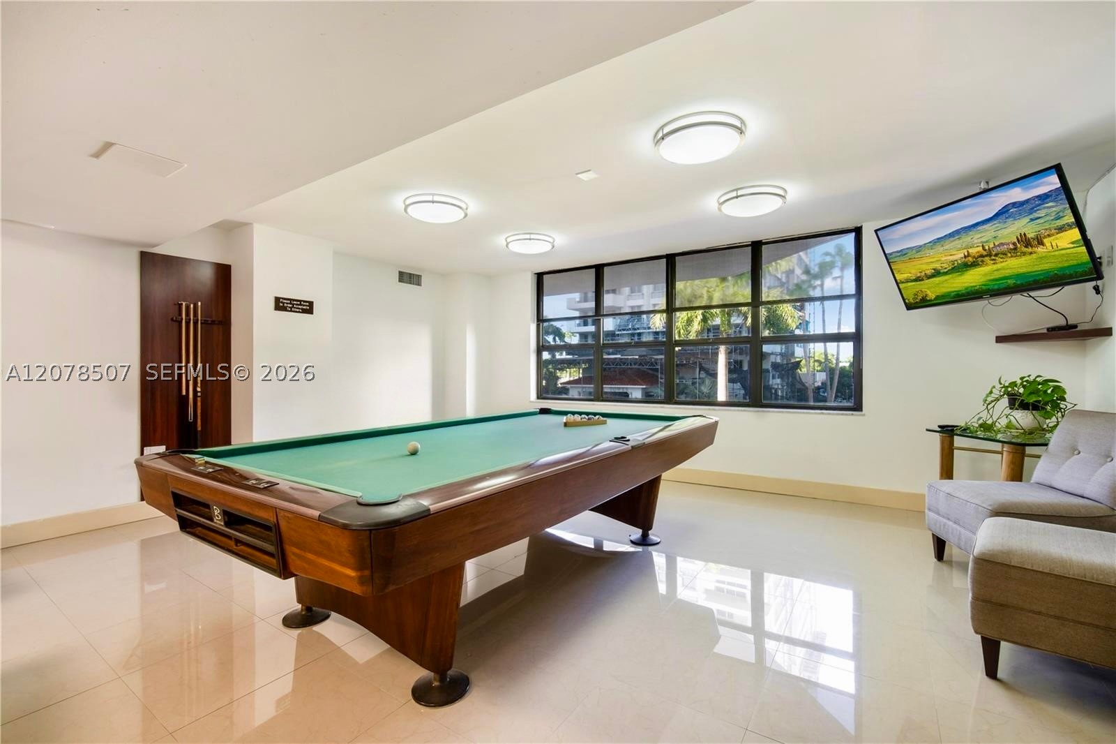 6423 Collins Ave #1702 Miami Beach, FL 33141
