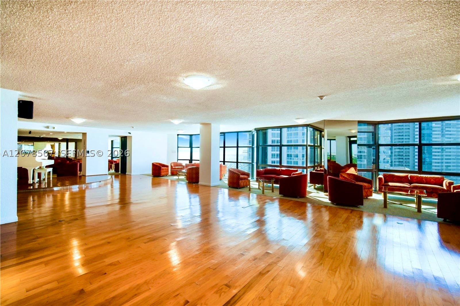 6423 Collins Ave #1702 Miami Beach, FL 33141