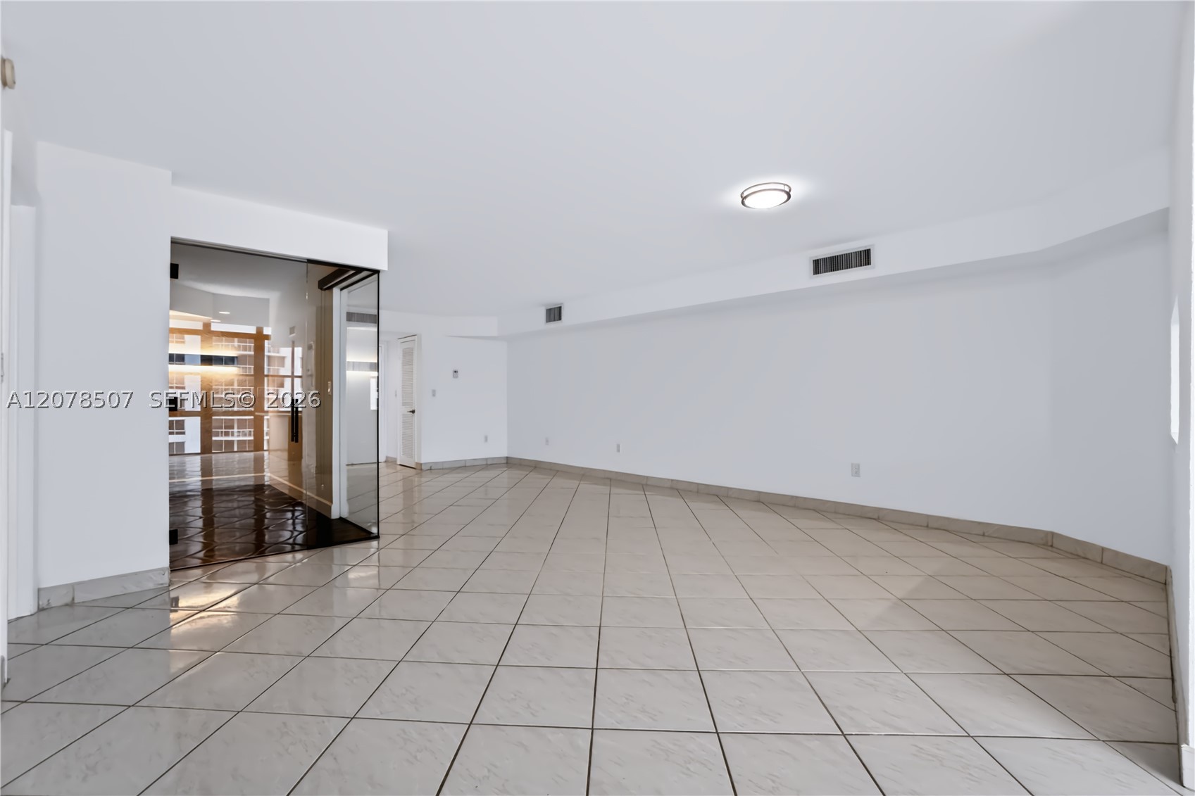 6423 Collins Ave #1702 Miami Beach, FL 33141