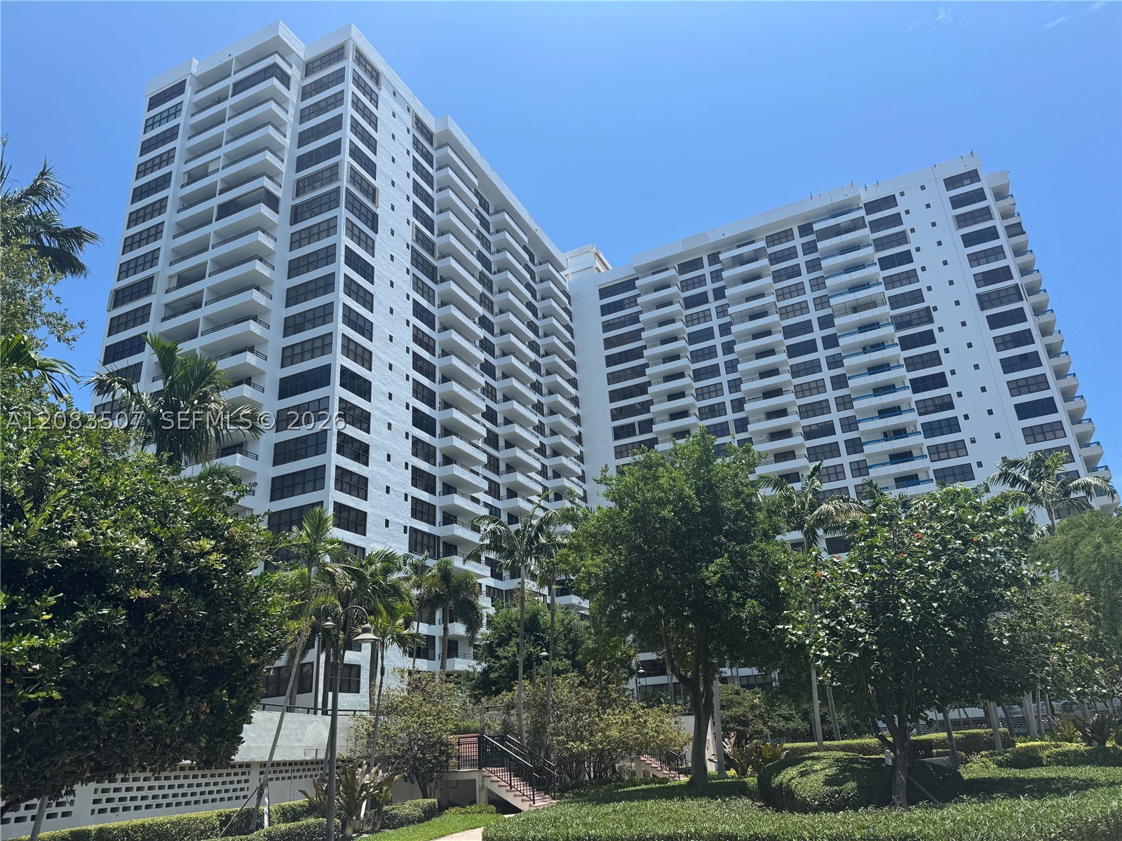 2500 Parkview Dr #1109