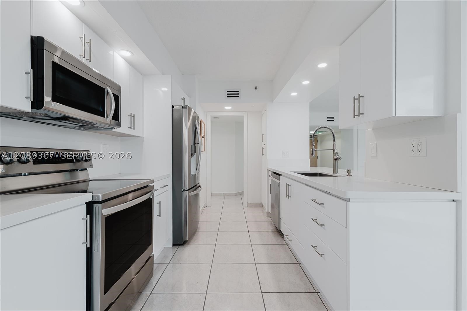 16485 Collins Ave #338