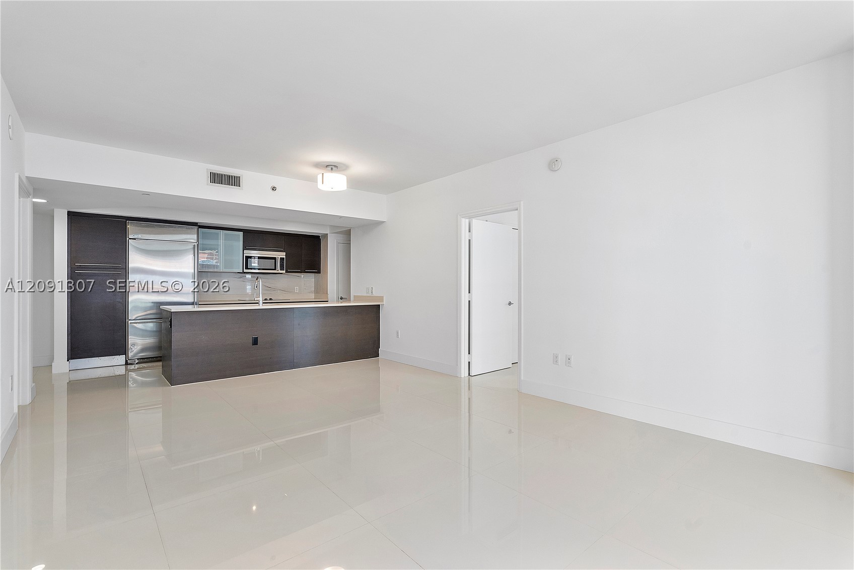 image 500 Brickell West7
