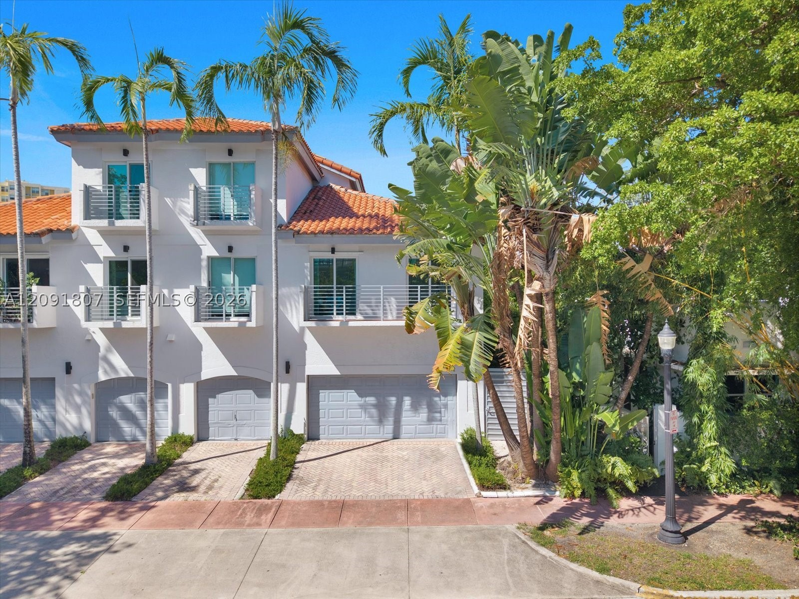 208 Jefferson Ave #101