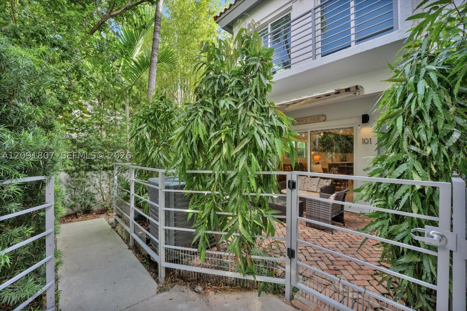 208 Jefferson Ave #101 Miami Beach, FL 33139
