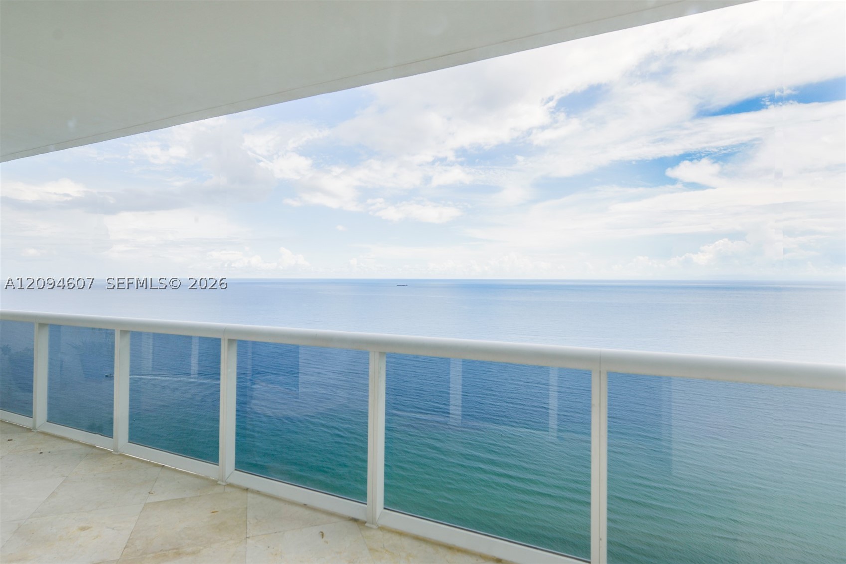 image Beach Club 140