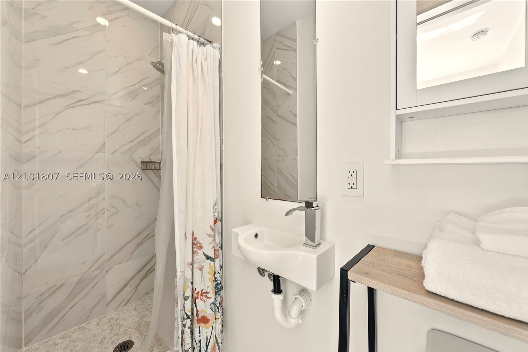 5800 La Gorce Dr Miami Beach, FL 33140