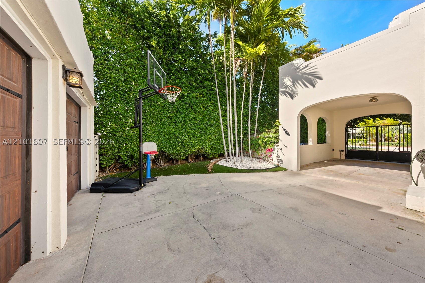 5800 La Gorce Dr Miami Beach, FL 33140