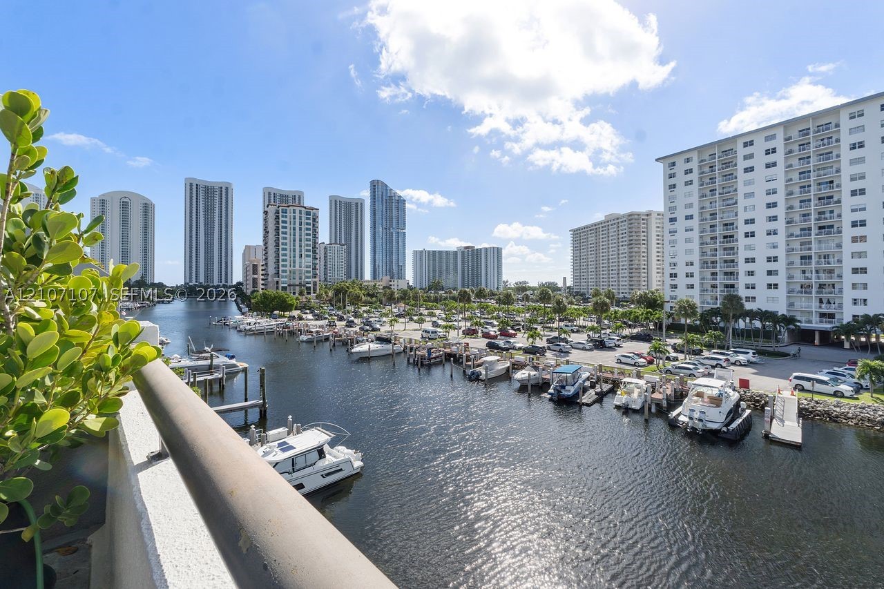 416 Poinciana Dr #1722