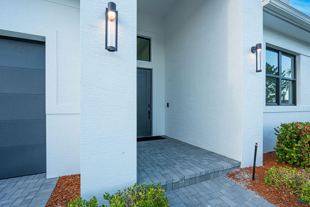 2293 SE Canopy Cv Port St Lucie, FL 34984