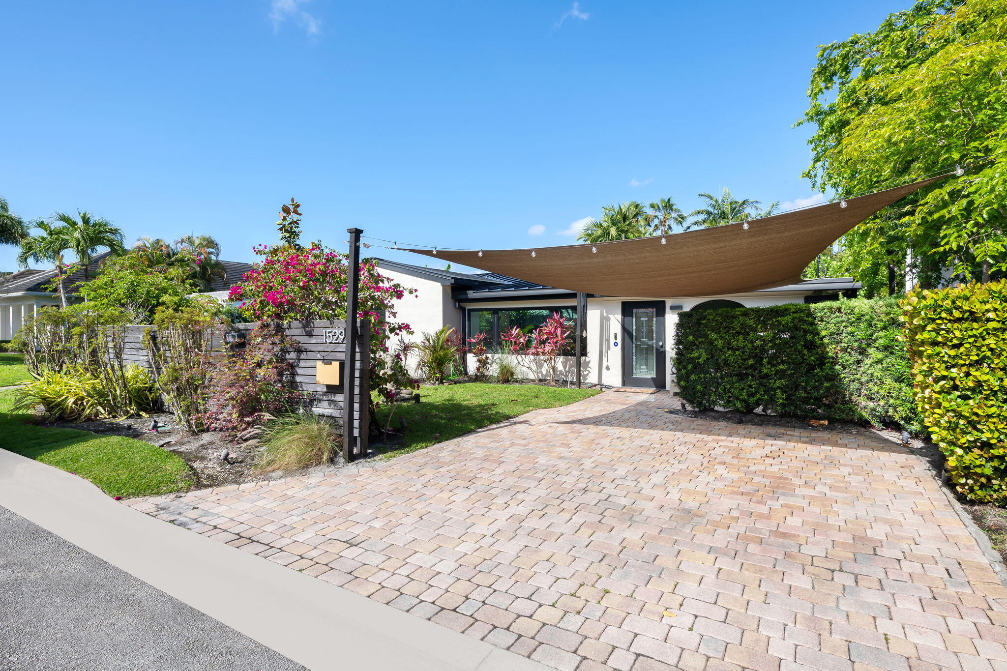 1529 NE 17th Fort Lauderdale, FL 33304