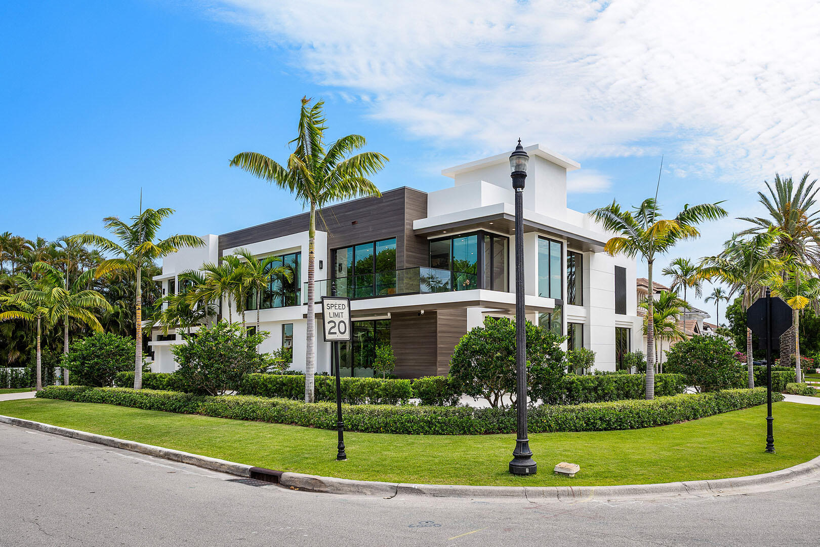 303 S Maya Palm Boca Raton, FL 33432