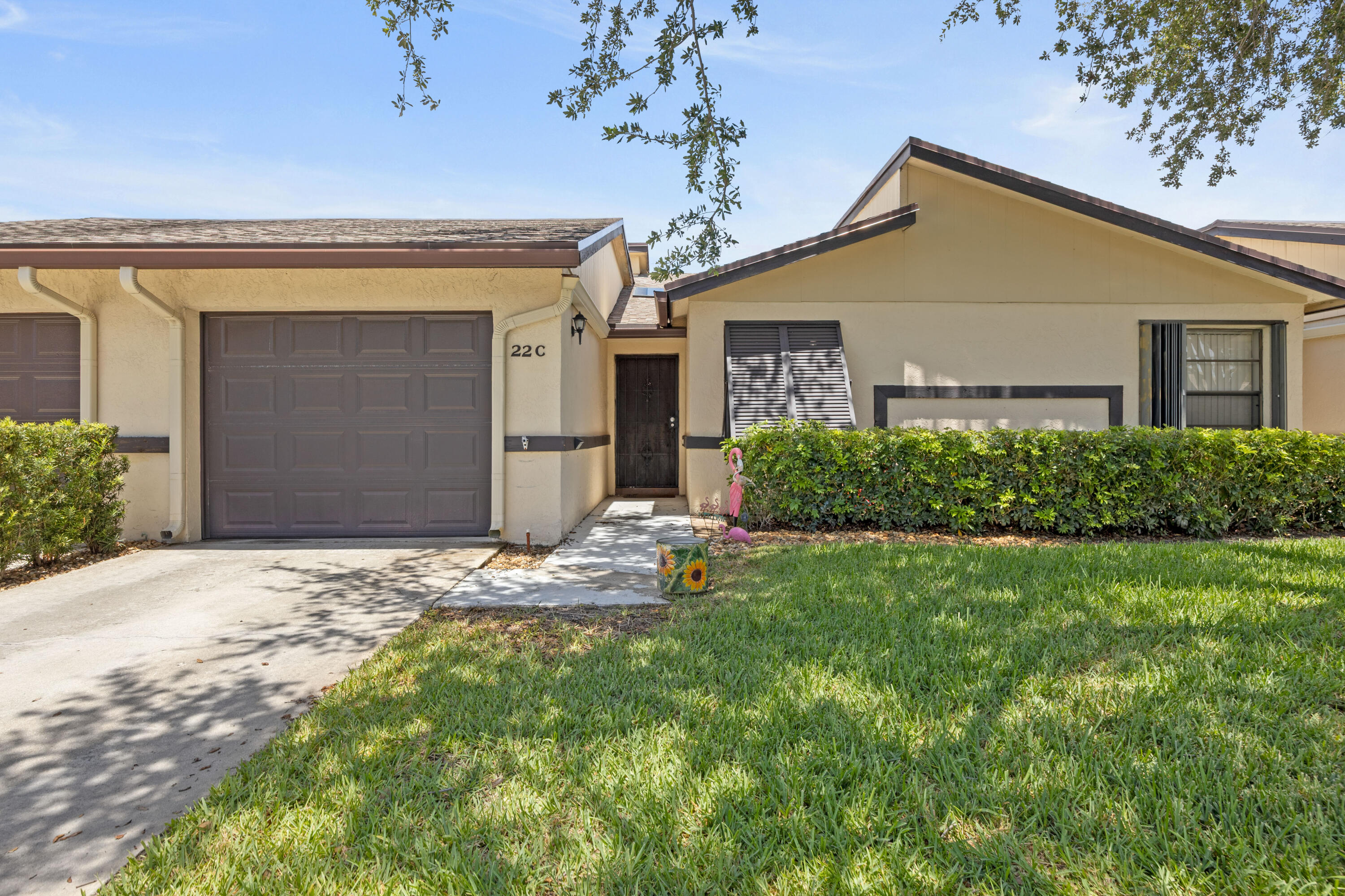 22 Ridge Pointe #C