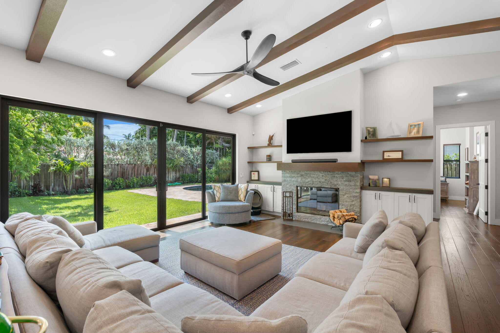 1716 Middle Riv Fort Lauderdale, FL 33305