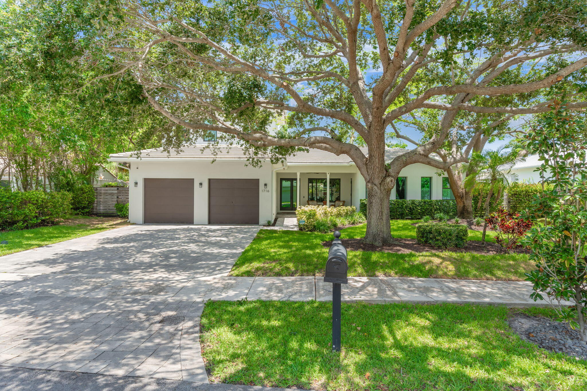 1716 Middle Riv Fort Lauderdale, FL 33305