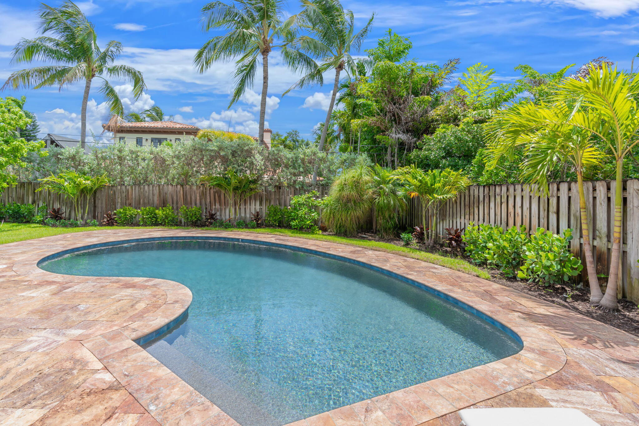 1716 Middle Riv Fort Lauderdale, FL 33305