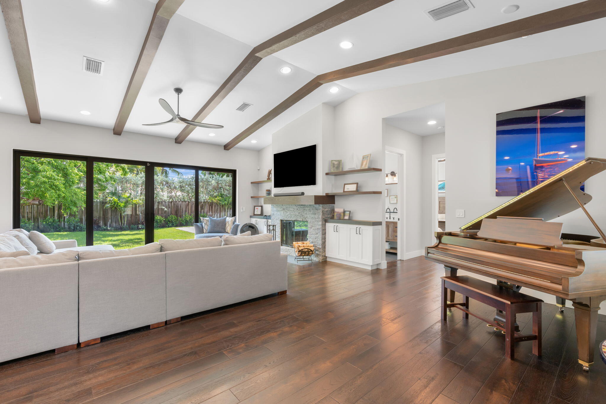 1716 Middle Riv Fort Lauderdale, FL 33305