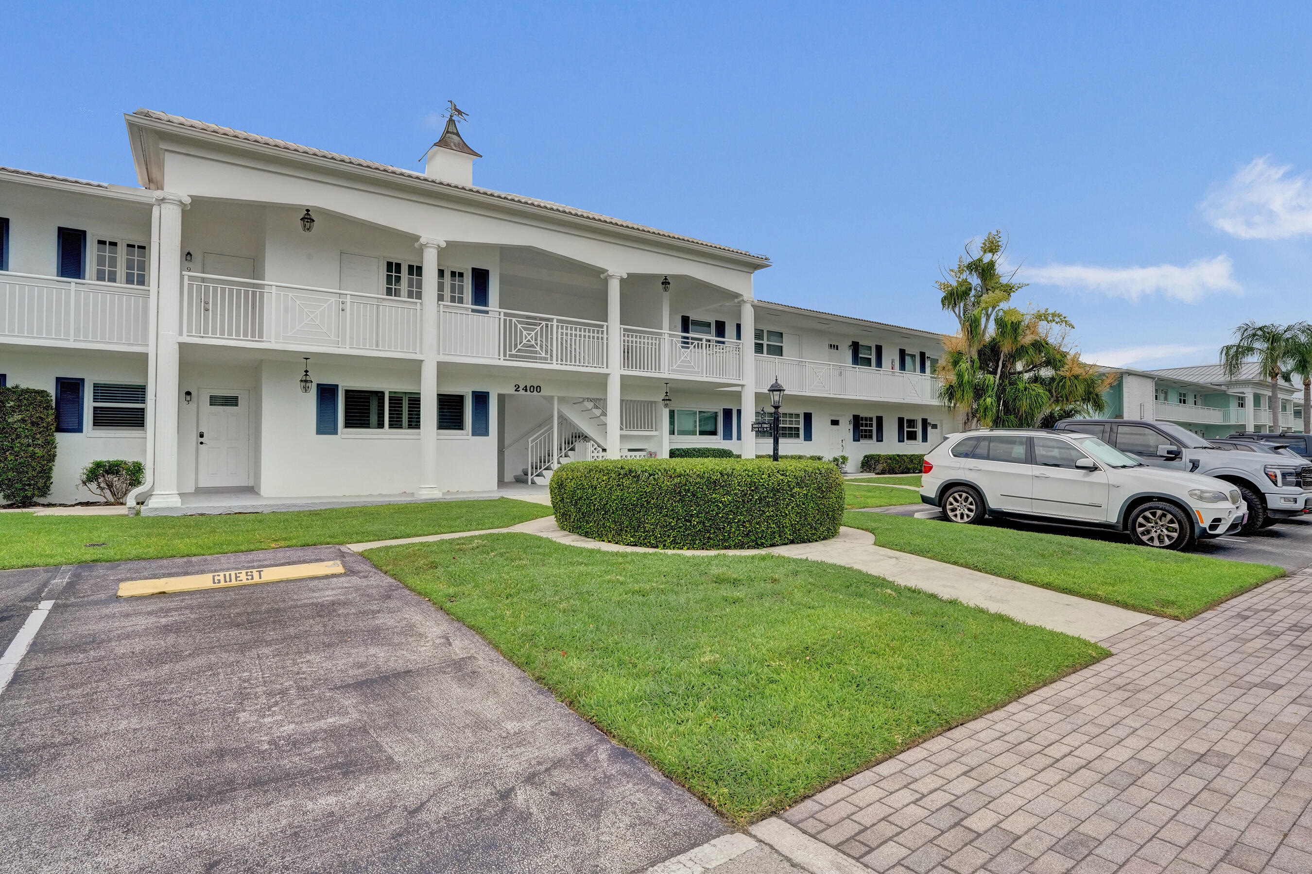 2400 NE 36th #10