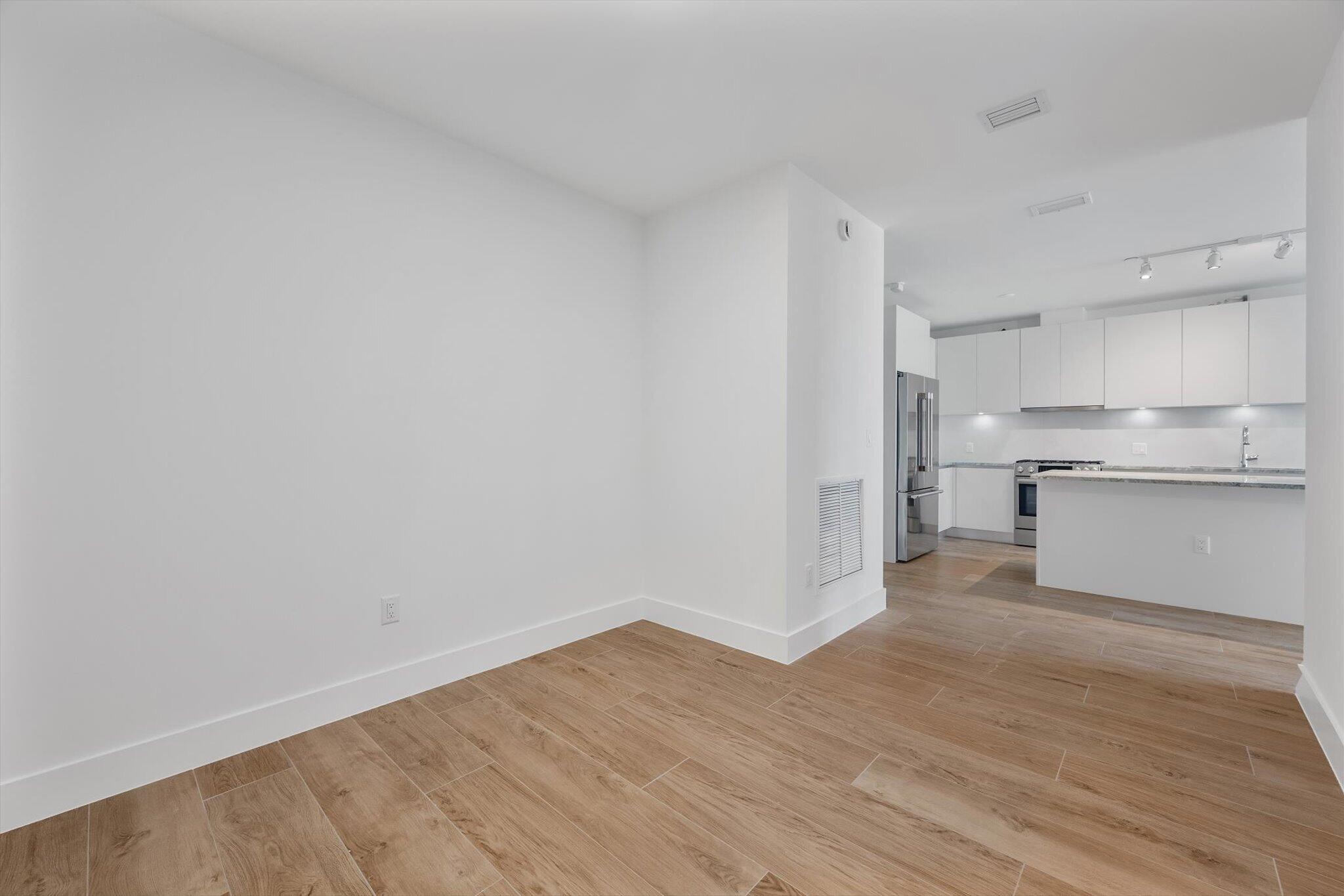 3034 Oak #503 Miami, FL 33133