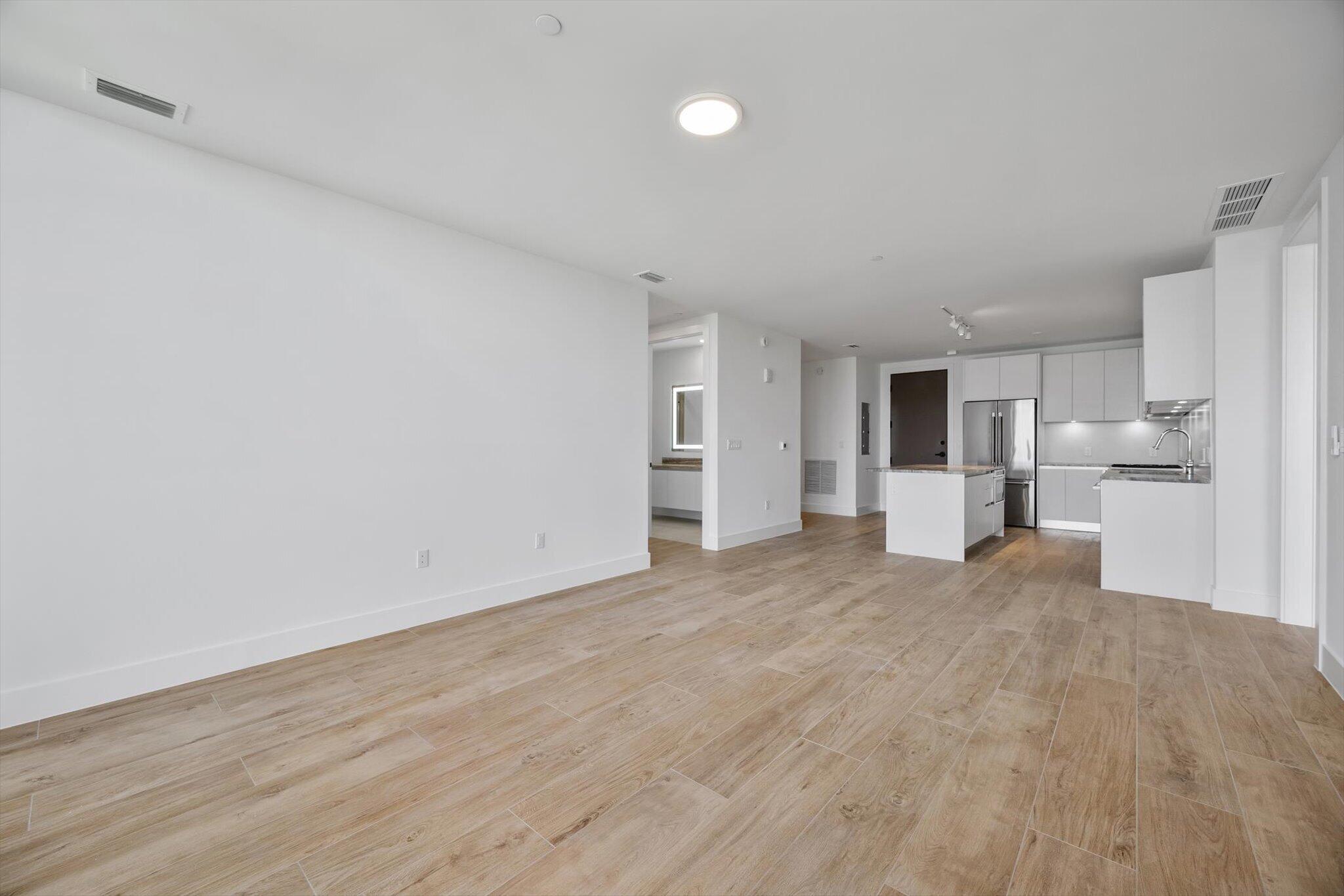 3034 Oak #503 Miami, FL 33133