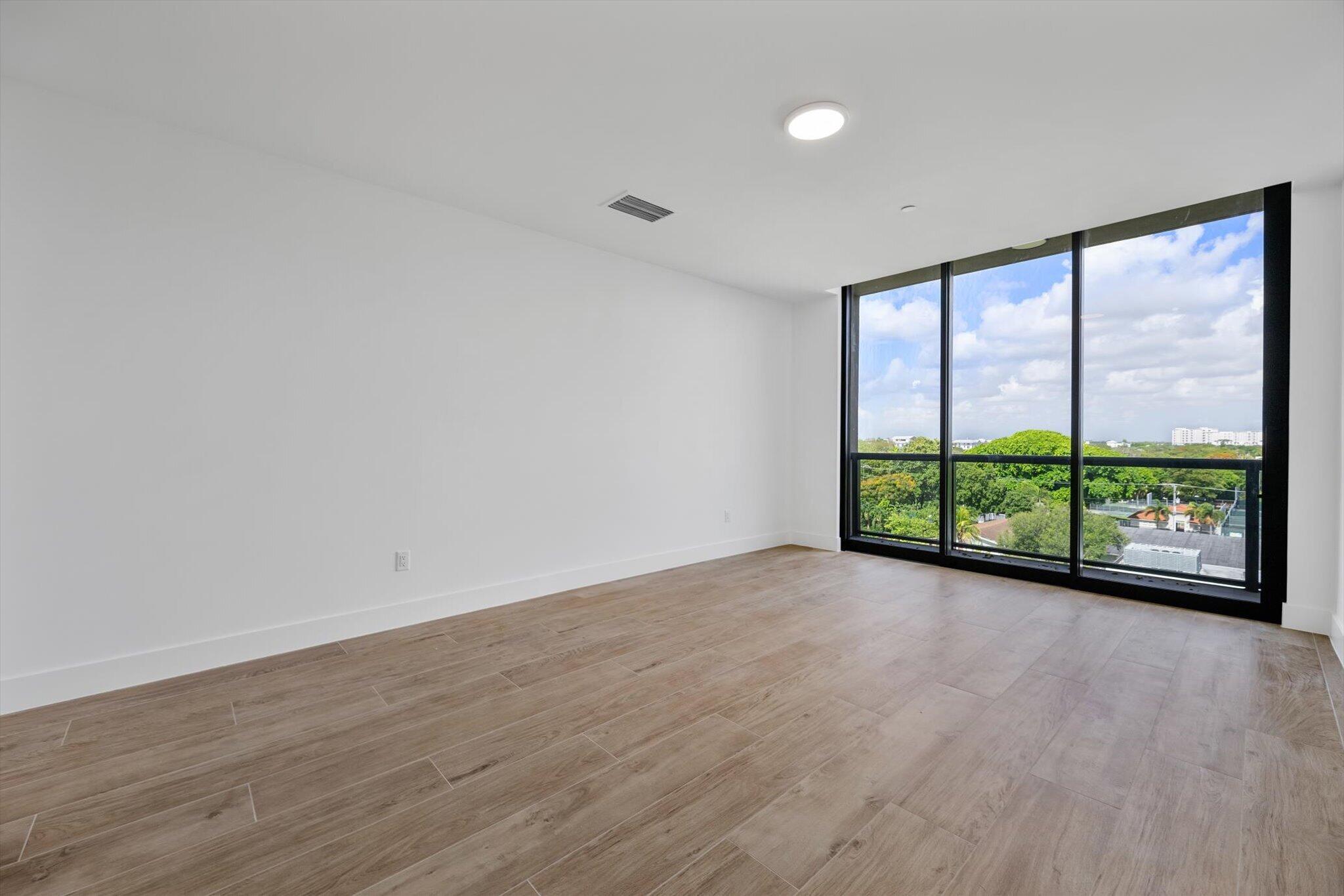 3034 Oak #503 Miami, FL 33133